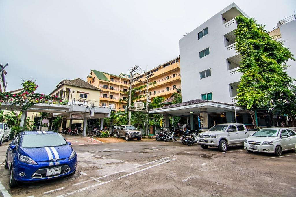 Sutus Court 5 Hotell Pattaya Eksteriør bilde