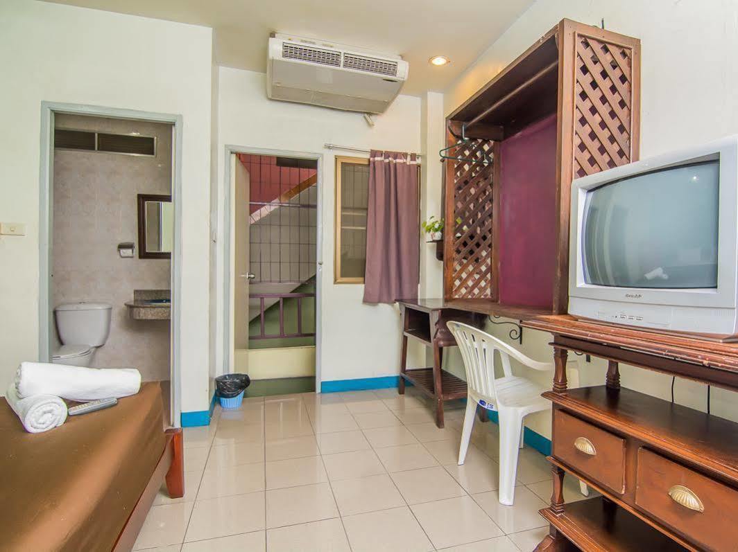 Sutus Court 5 Hotell Pattaya Eksteriør bilde