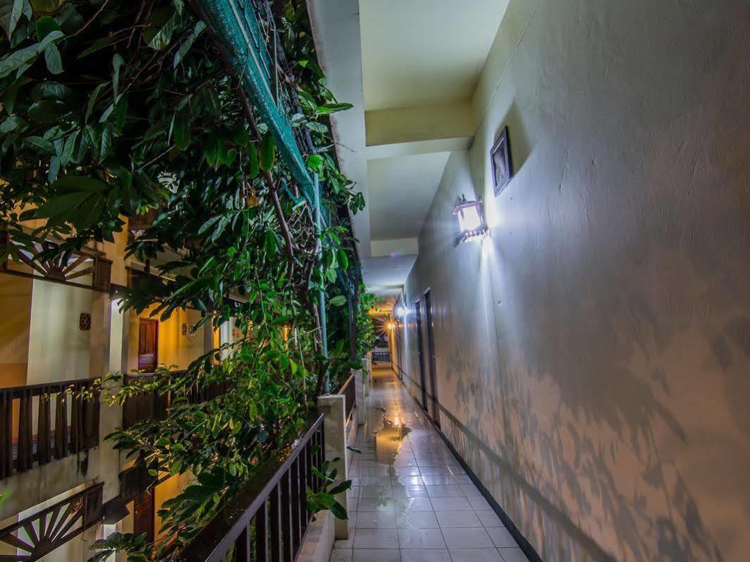 Sutus Court 5 Hotell Pattaya Eksteriør bilde