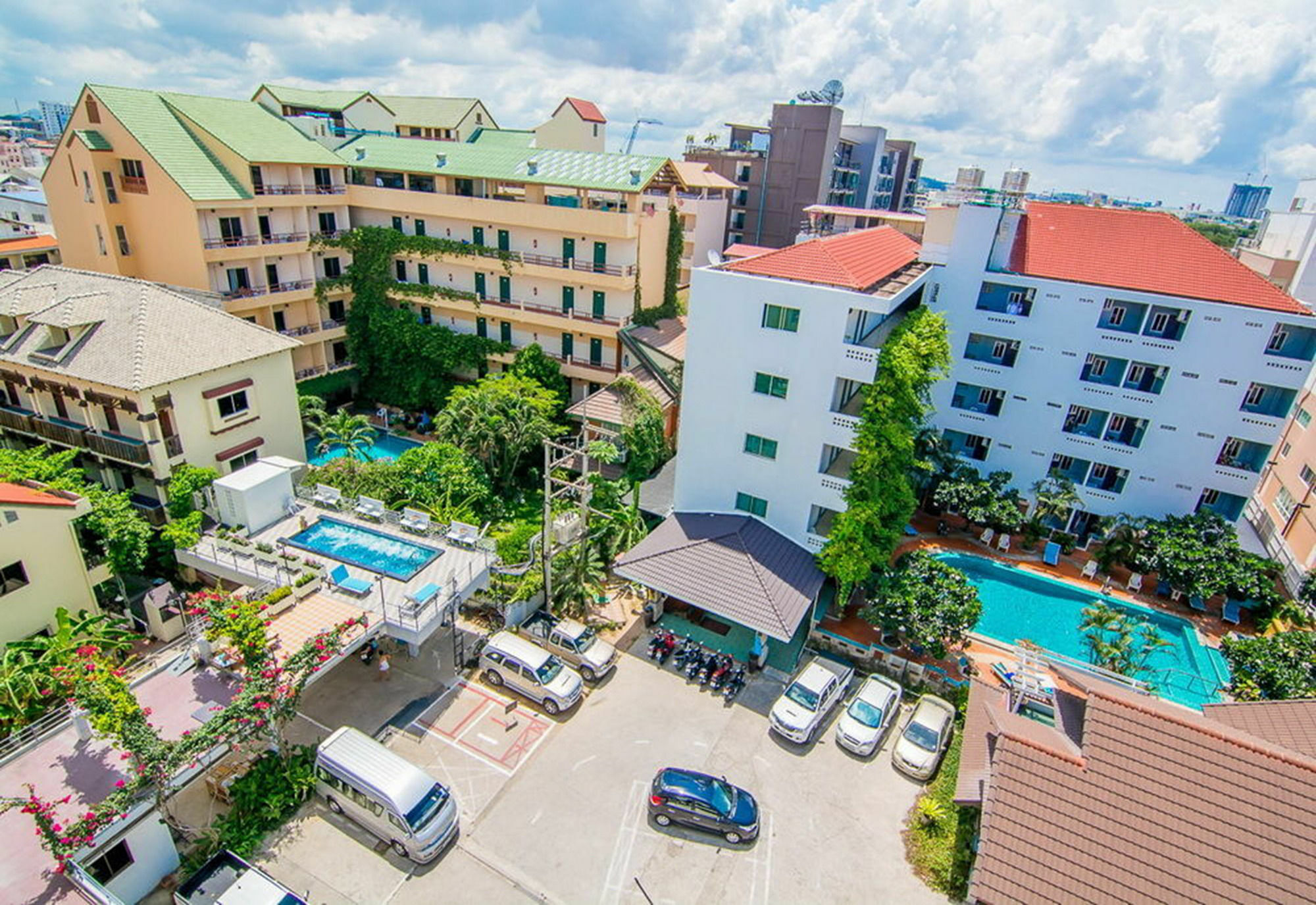 Sutus Court 5 Hotell Pattaya Eksteriør bilde