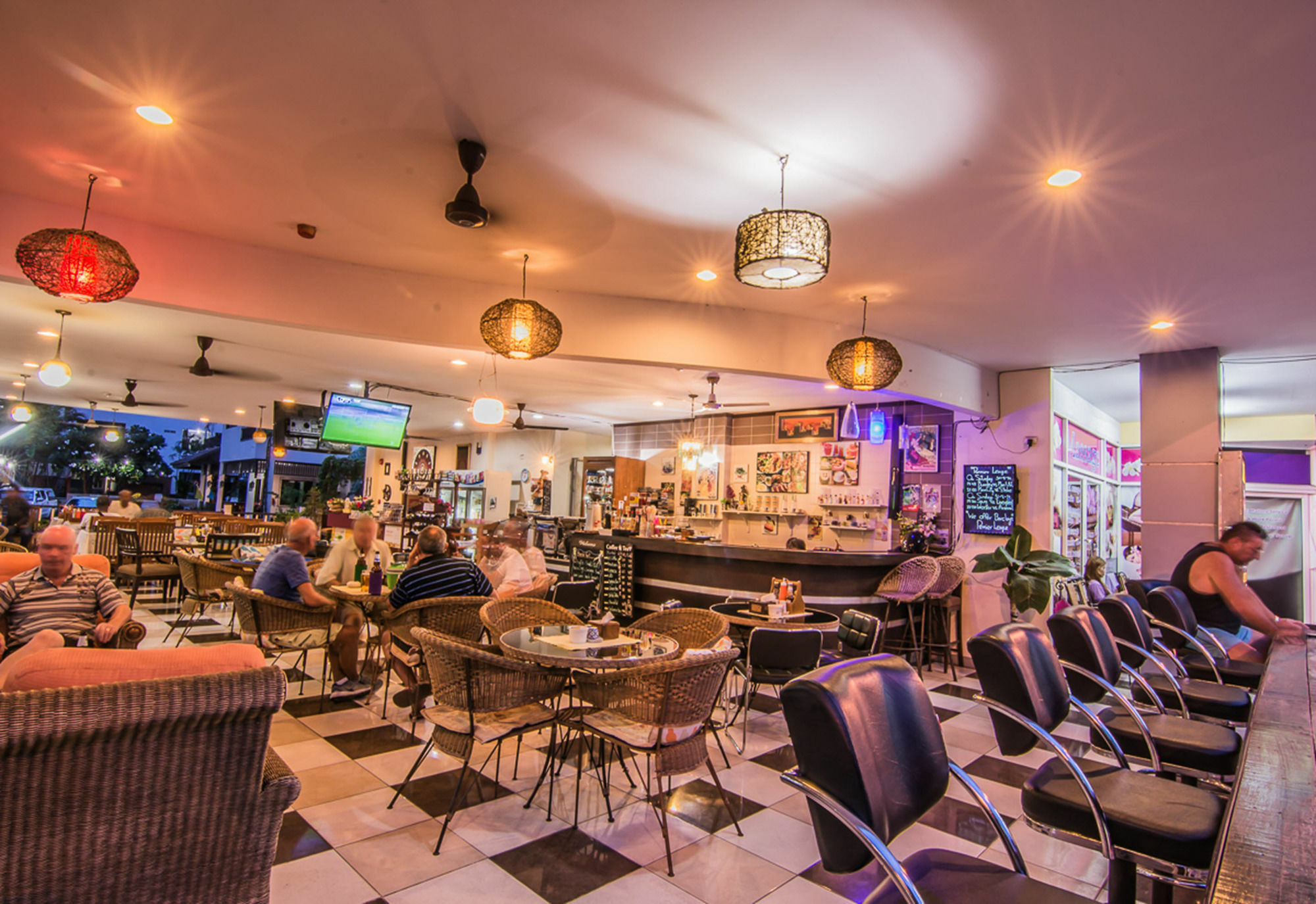 Sutus Court 5 Hotell Pattaya Eksteriør bilde