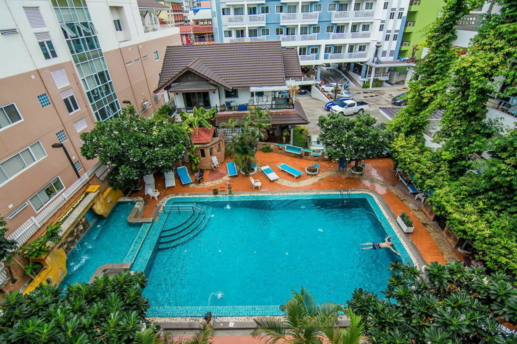 Sutus Court 5 Hotell Pattaya Eksteriør bilde