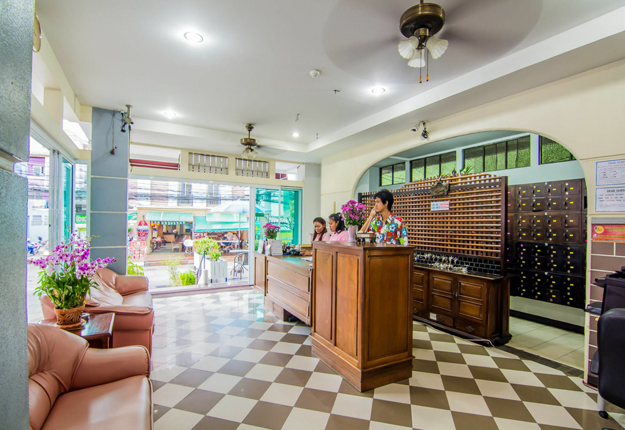 Sutus Court 5 Hotell Pattaya Eksteriør bilde