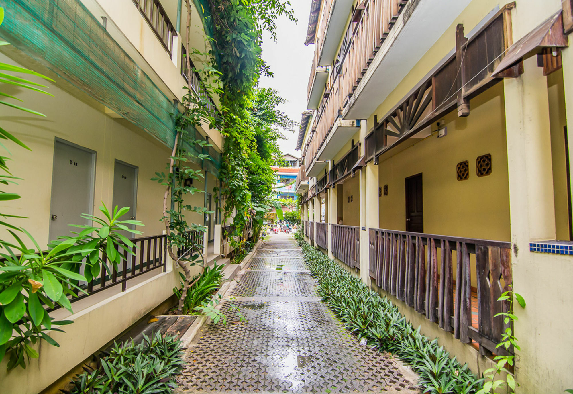 Sutus Court 5 Hotell Pattaya Eksteriør bilde