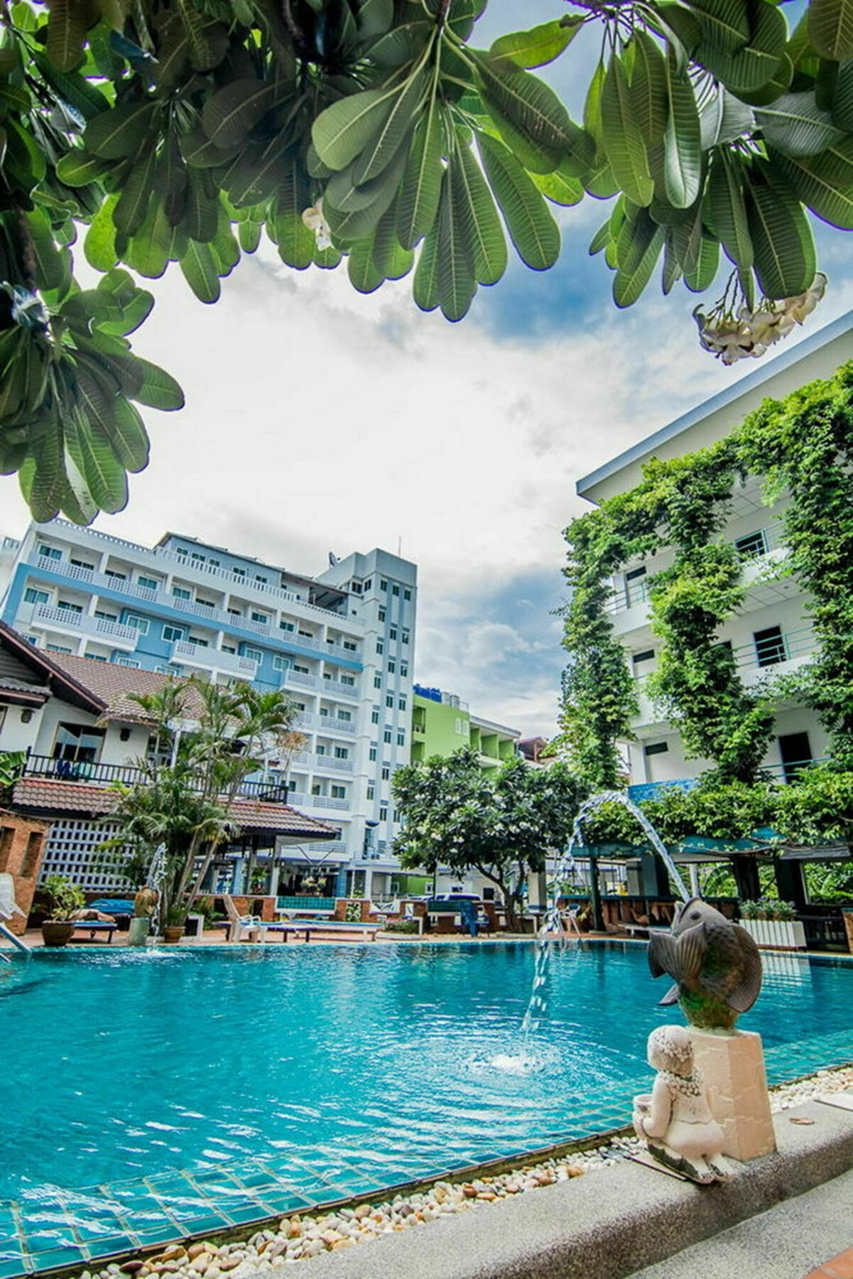 Sutus Court 5 Hotell Pattaya Eksteriør bilde