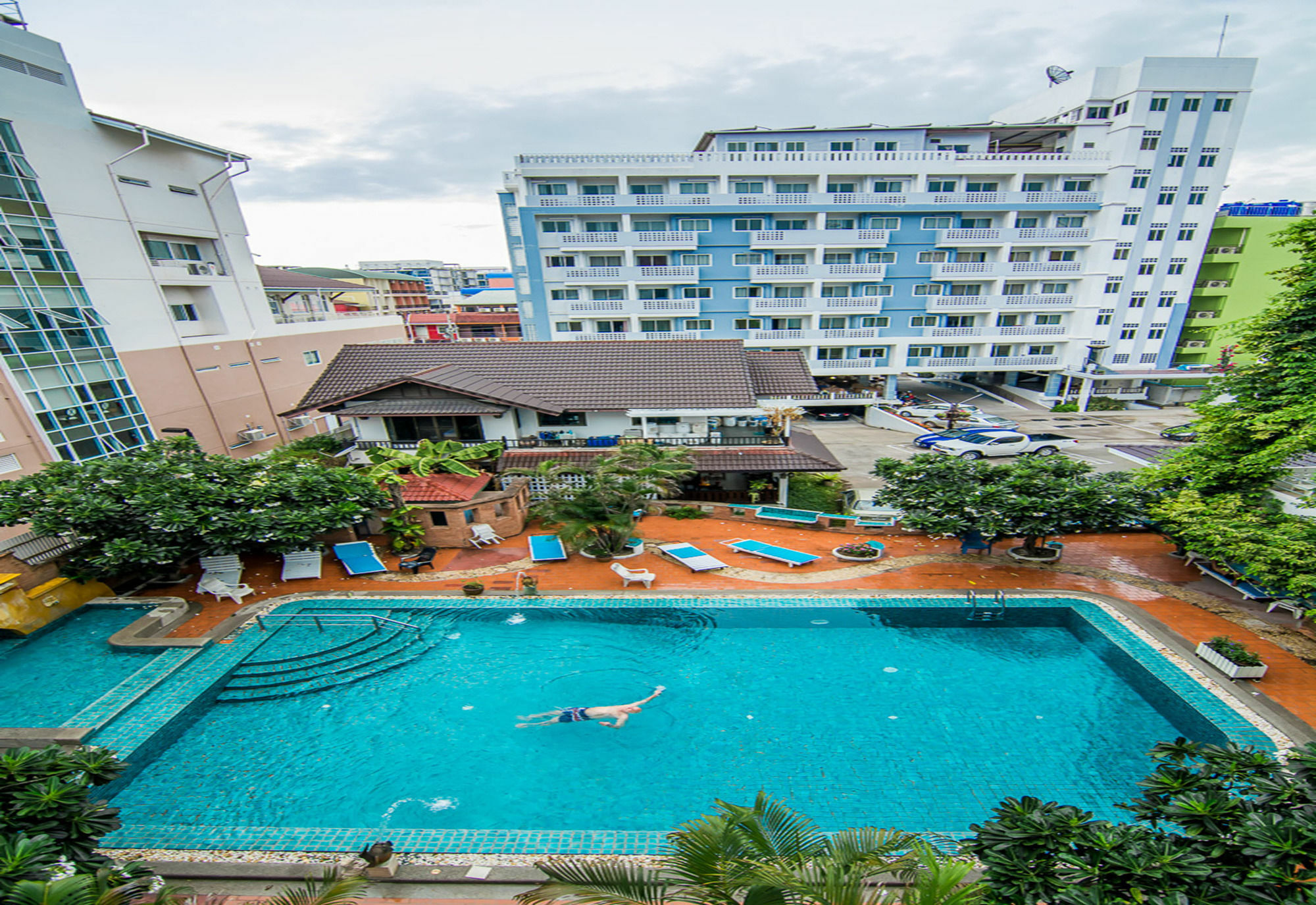 Sutus Court 5 Hotell Pattaya Eksteriør bilde